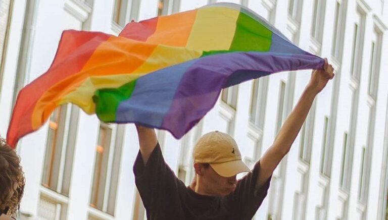 Nueve estados impedían ejercer derechos a menores trans