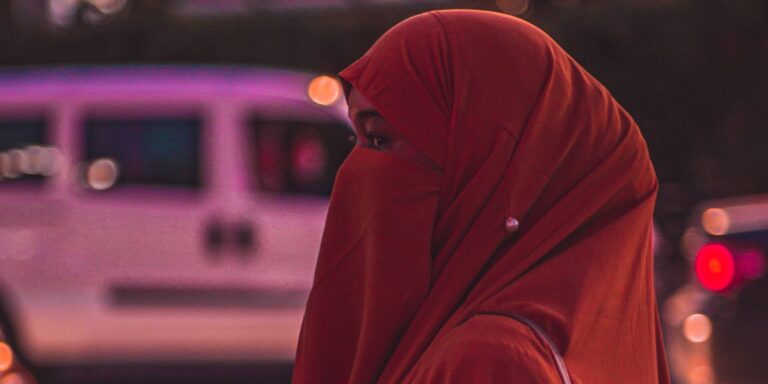 Los talibanes prohíben los salones de belleza