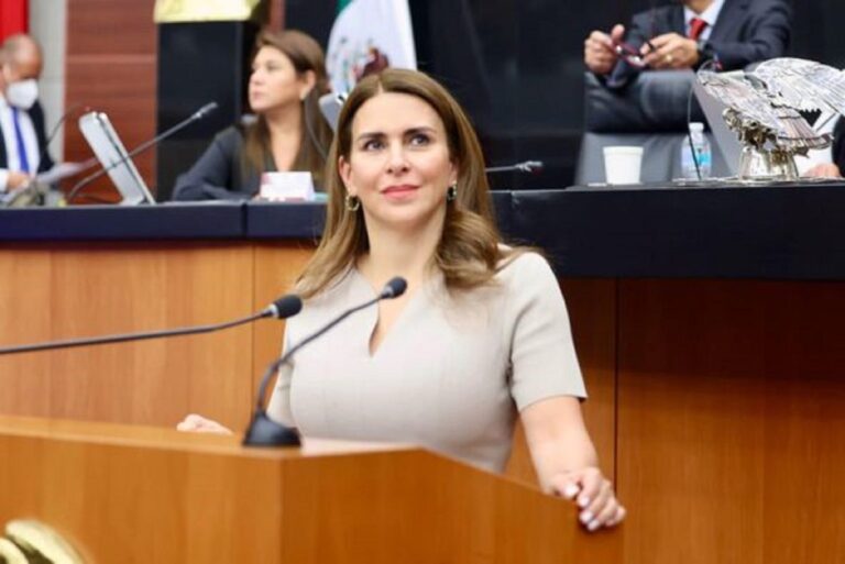 Mujeres tachan de ignorante y misógino a AMLO