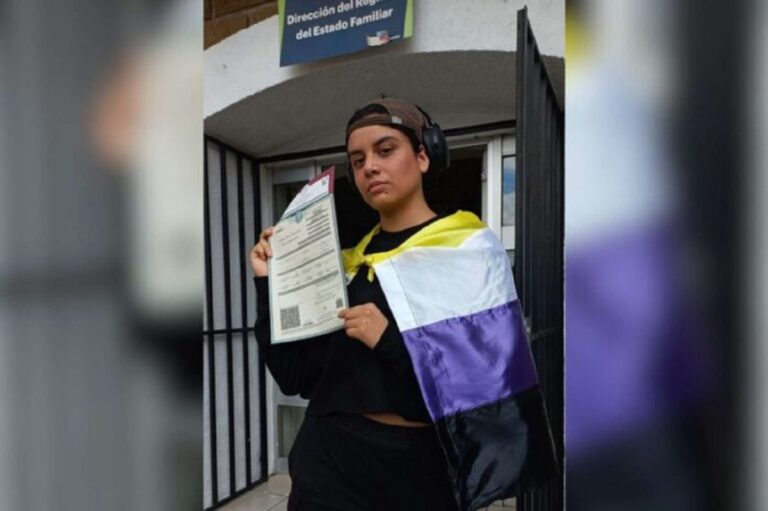 Estados del país entregan credencial a personas No Binarias