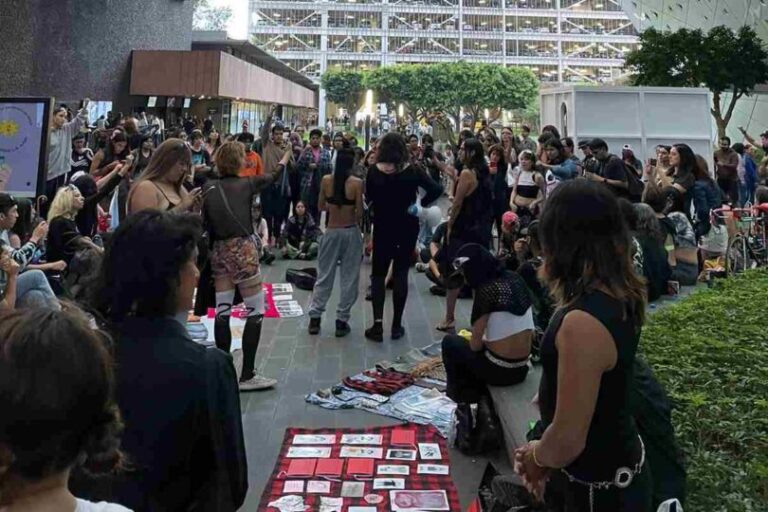 Mujeres trans protestan contra discriminación en la Cineteca Nacional