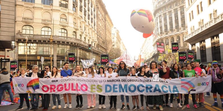 Agresiones y mensajes de odio a personas LGBT tras el triunfo de Milei
