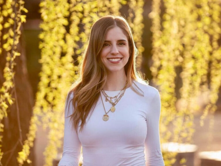 Influencer normaliza relaciones entre hombres mayores y adolescentes