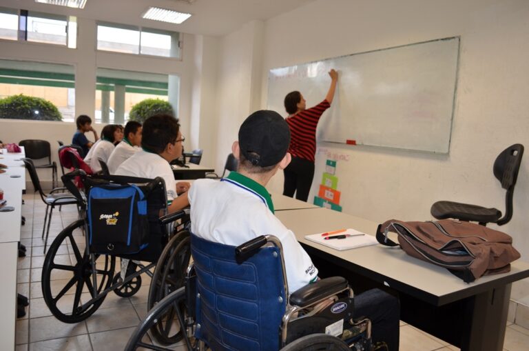 Coneval: 383 mil 195 personas, presenta rezago educativo