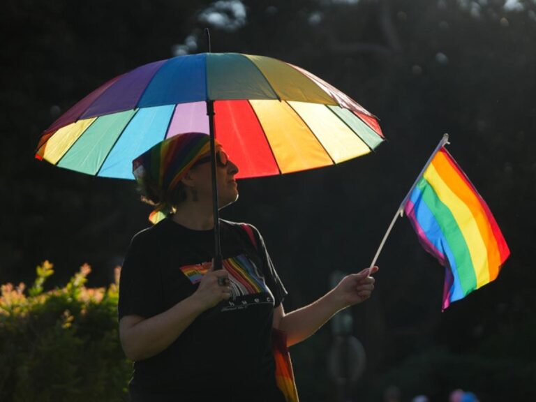 Lanza guía sobre identidad de género para escuelas en el Reino Unido