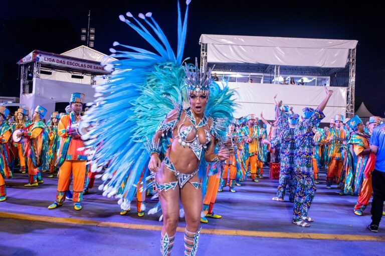 Carnaval debería extenderse más a la calle en Brasil