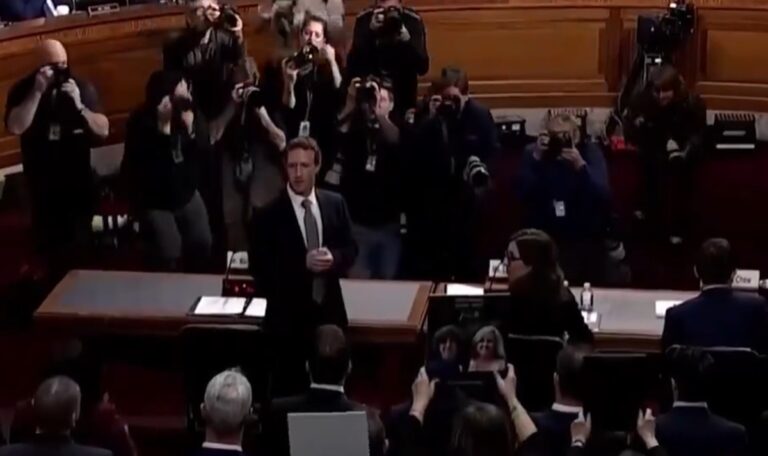 Mark Zuckerberg pide perdón a familias de víctimas de explotación sexual infantil