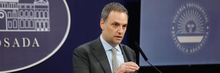 Anuncia Argentina prohibición del lenguaje inclusivo en la administración pública