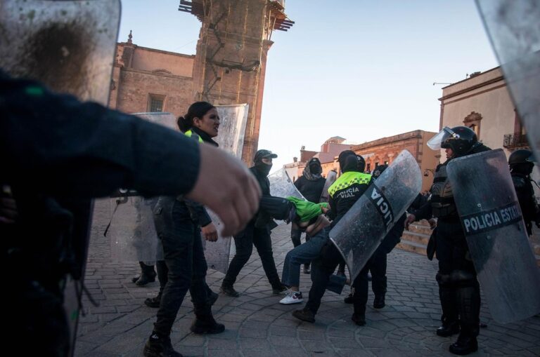 Culpan al gobernador de Zacatecas por agresión a mujeres en el 8M