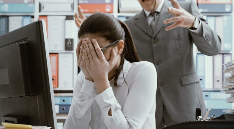 Distinguen formas “sutiles” de violencia laboral contra las mujeres