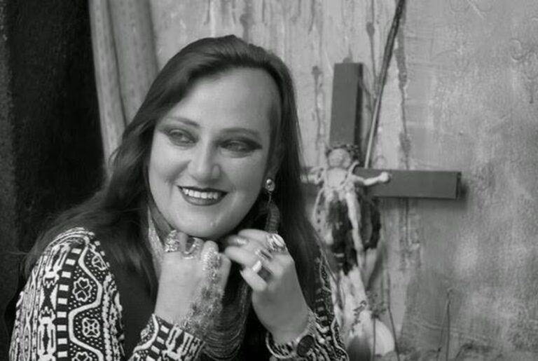 “No necesitamos hablar francés ni inglés para pensar feminismo”: MG