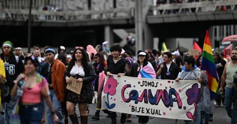 Presidente de Costa Rica destituye a ministra por apoyar marcha LGBT