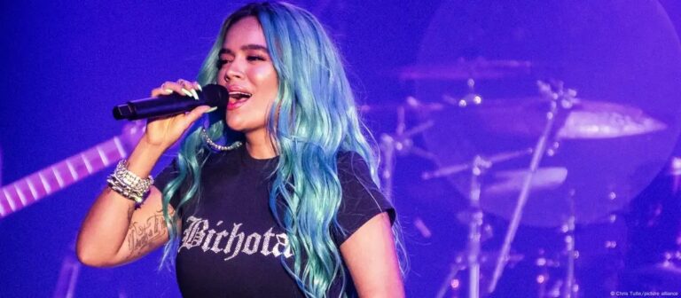 Karol G pide perdón tras polémica por su nueva canción '+57'