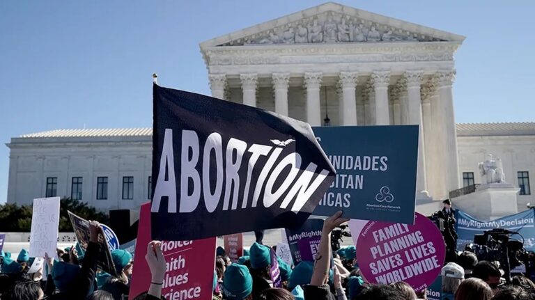 Ganó Trump y 7 estados garantizan el derecho al aborto