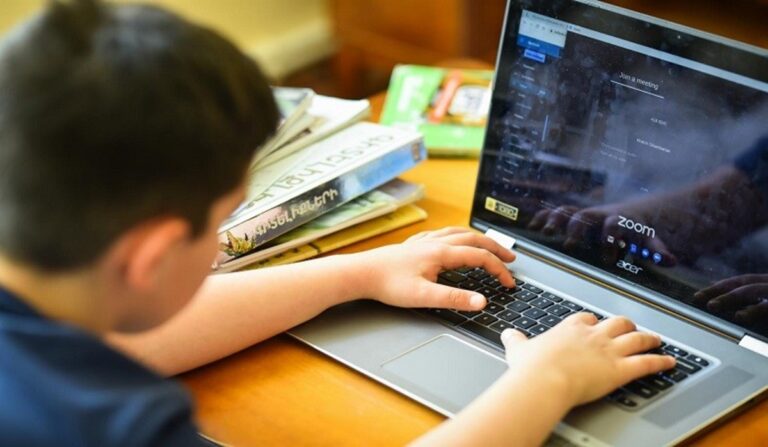 Australia prohíbe el uso de las redes sociales a menores