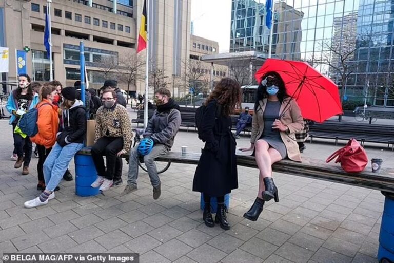 Prostitutas obtienen licencia de maternidad, días de enfermedad y derechos de pensión en Bélgica