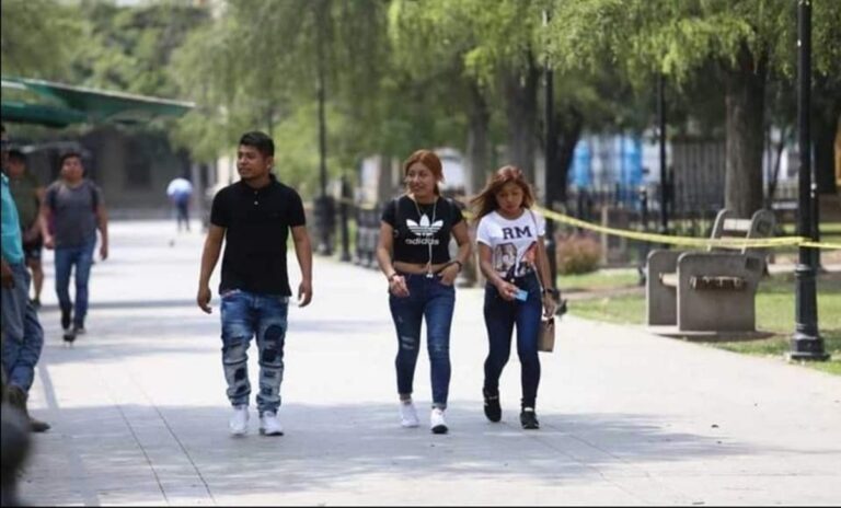 Buscan politizar términos discriminatorios en contra de migrantes