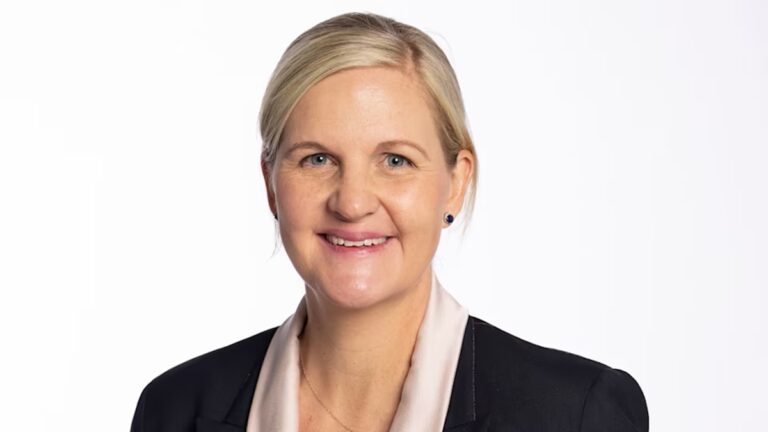 Kirsty Coventry fue electa como primera mujer presidente del COI