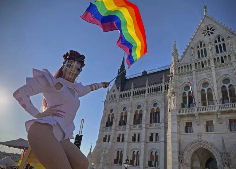 Parlamento de Hungría aprueba ley que prohíbe eventos de orgullo gay