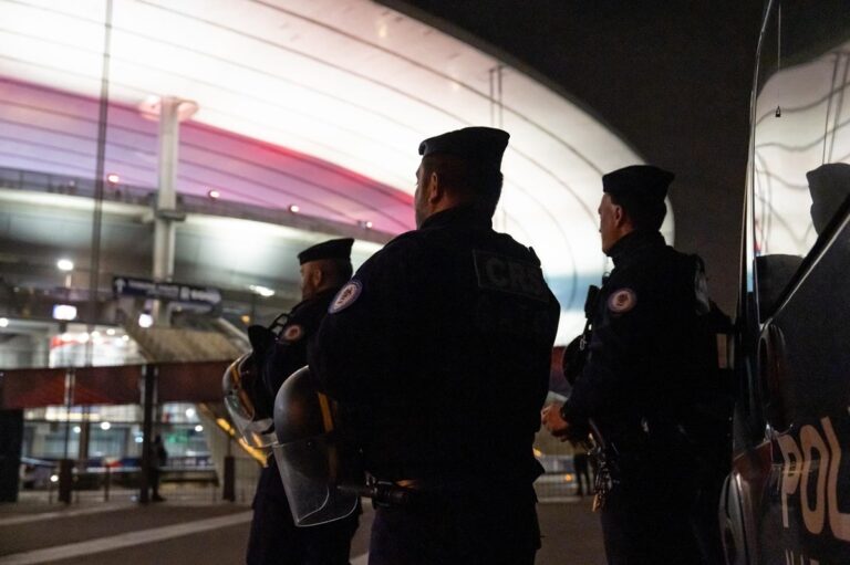 Detienen a aficionados croatas por hacer el saludo nazi