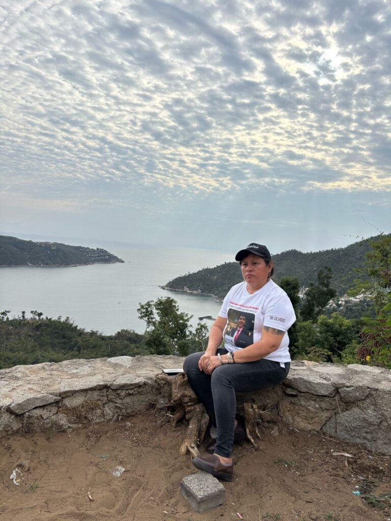 Madre buscadora irrumpe en el Congreso de Guerrero para exigir que aprueben ley sobre desaparición forzada