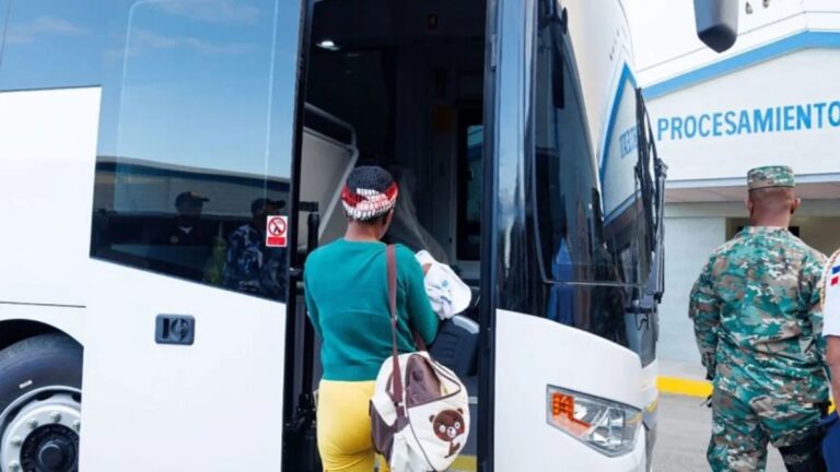República Dominicana deporta a decenas de mujeres haitianas embarazadas y niños