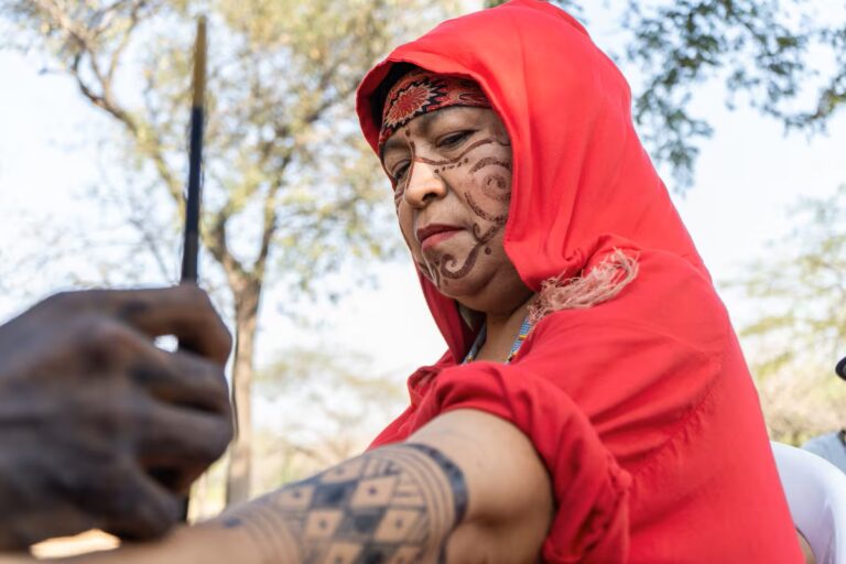 ¿Es apropiación cultural ese tribal que llevas tatuado en la piel?