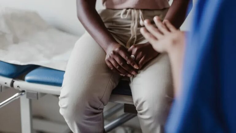Personas que sufren dolor genital crónico a menudo son manipuladas por médicos