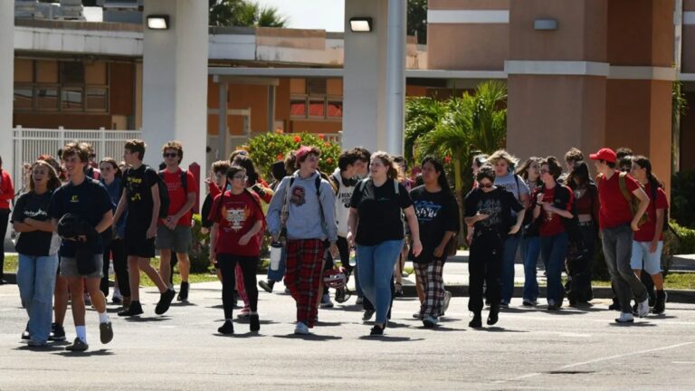 Maestra de Florida se dirigió a un estudiante por su nombre preferido sin permiso de los padres