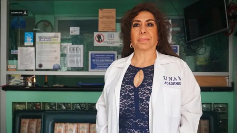 "Te damos el apapacho que tanto falta", dice familia de médicos que atiende a migrantes