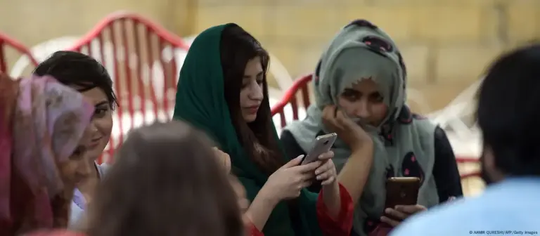 Redes sociales: peligrosas para las mujeres en Pakistán
