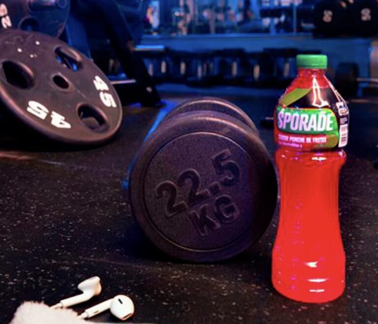 Botella de Sporade de AJEMEX durante entrenamiento.