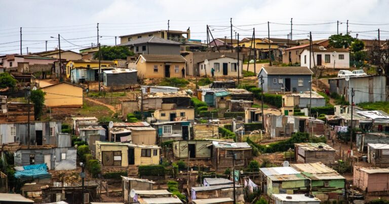 México lidera la reducción de pobreza en América Latina en 2025