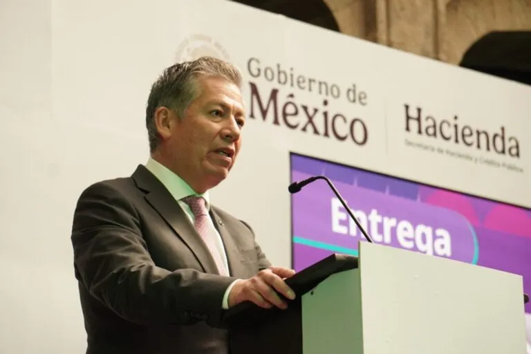 Banco Azteca fortalece equidad financiera con su cuenta «Somos»