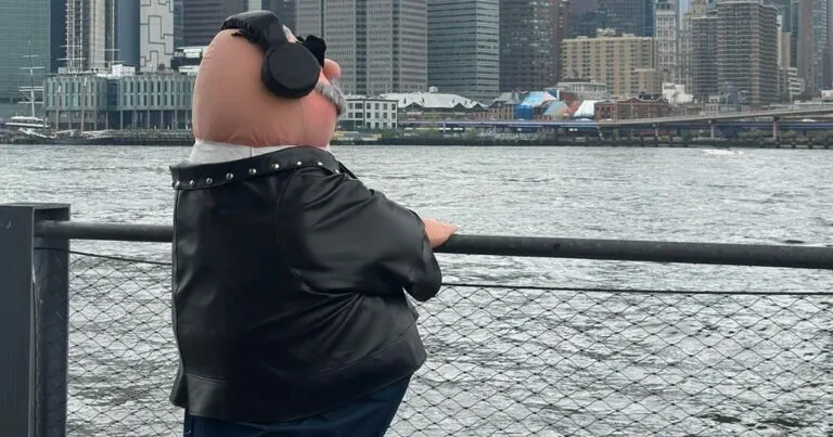 el CEO de Farmacias Similares, Víctor González Herrera, apostó por dos iniciativas para cuidar la salud emocional de la población mexicana.