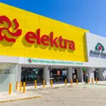 Pantallas gigantes en Elektra: la revolución tecnológica para ver el fútbol