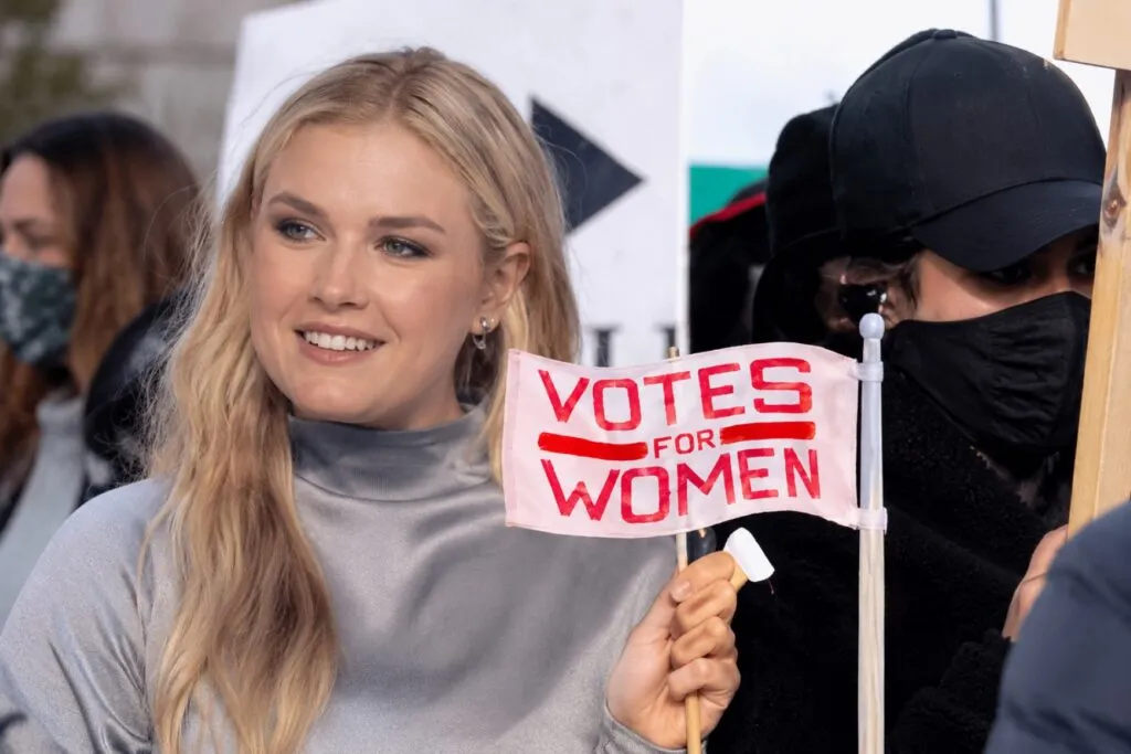 Voto femenino y derechos políticos de las mujeres en Estados Unidos tras la reciente polémica propuesta