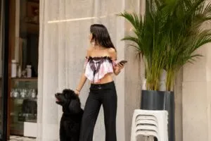 Livia Nunes presenta su colección con H&M inspirada en libertad, autenticidad y estilo personal.