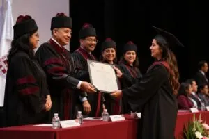 Mujeres en la UATx reciben títulos profesionales y fortalecen el liderazgo femenino y la educación superior en Tlaxcala.