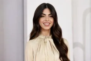 Violeta Mangriñán refleja su evolución física, profesional y de estilo vinculada al bienestar y la autenticidad.