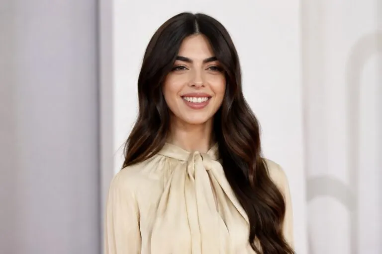 Violeta Mangriñán refleja su evolución física, profesional y de estilo vinculada al bienestar y la autenticidad.