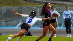 Mujeres en el flag football participan en México y fortalecen confianza, disciplina y trabajo en equipo