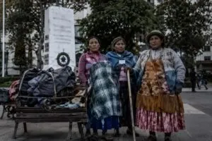 Mujeres en situación de calle en Bolivia ante el debate sobre esterilización forzada y derechos reproductivos.
