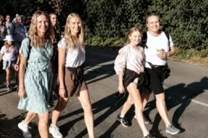 Peregrinación de mujeres en Polonia reúne generaciones y mantiene una tradición de fe, comunidad y apoyo entre mujeres