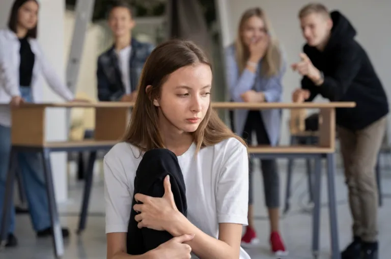 Seguritech y Fundación (FEM) en Movimiento promueven prevención del bullying, empatía y bienestar emocional en comunidades escolares.