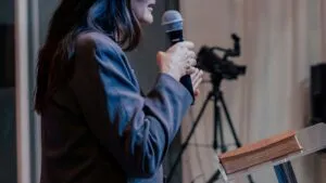 Mujeres periodistas trabajan en México ante casos de amenazas, violencia física y ataques digitales