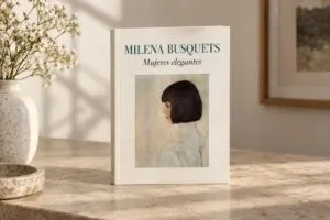 Libro Mujeres elegantes de Milena Busquets acompañado por elementos de moda, literatura, amor y cultura contemporánea.