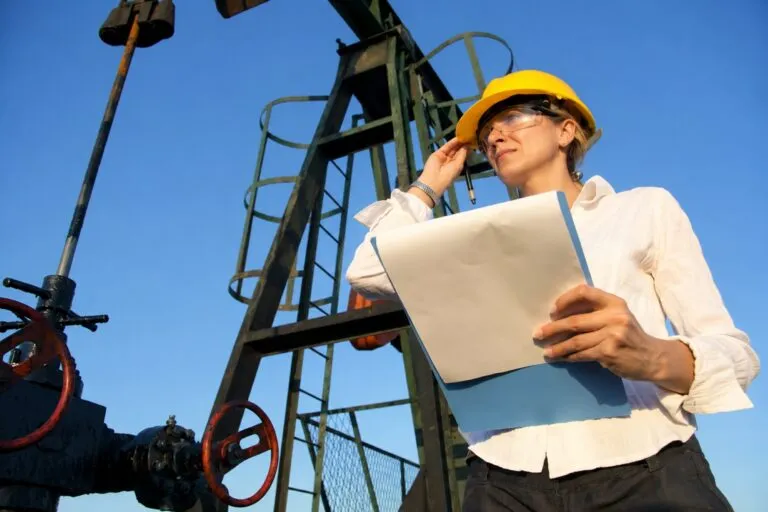 Mujeres mineras avanzan profesionalmente mientras enfrentan brecha salarial y barreras laborales
