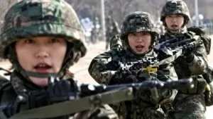 Servicio militar para mujeres en Corea del Sur ante la caída de reclutas y el creciente respaldo social