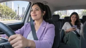 Uber Mujeres permite solicitar conductoras mediante preferencias, reservas anticipadas o viajes inmediatos en México.